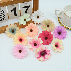 Fleurs artificielles marguerites Dongchen Crafts 1G – Matériel DIY pour épingles à cheveux, accessoires capillaires, chapeaux de soleil, décorations de chaussons - Product Image 1