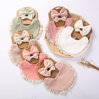 Vente chaude fantaisie en vrac froissé coton salive serviette dentelle bandeau ensemble mousseline coton haute qualité bébé bavoir ensemble princesse cadeau de naissance