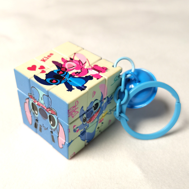 Cadena de cuatro eslabones con cubo de puntada