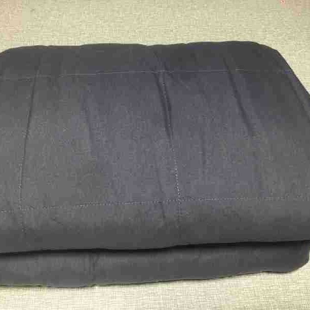 (100 % polyester) Couverture à gravité à grande grille gris foncé