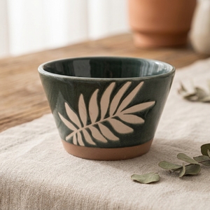 Ciotola in Ceramica Rustica Vintage con Foglie Sgraffiate, Base in Terracotta, Ciotola Artigianale in Gres per Cucina e Casa - Product Image 2
