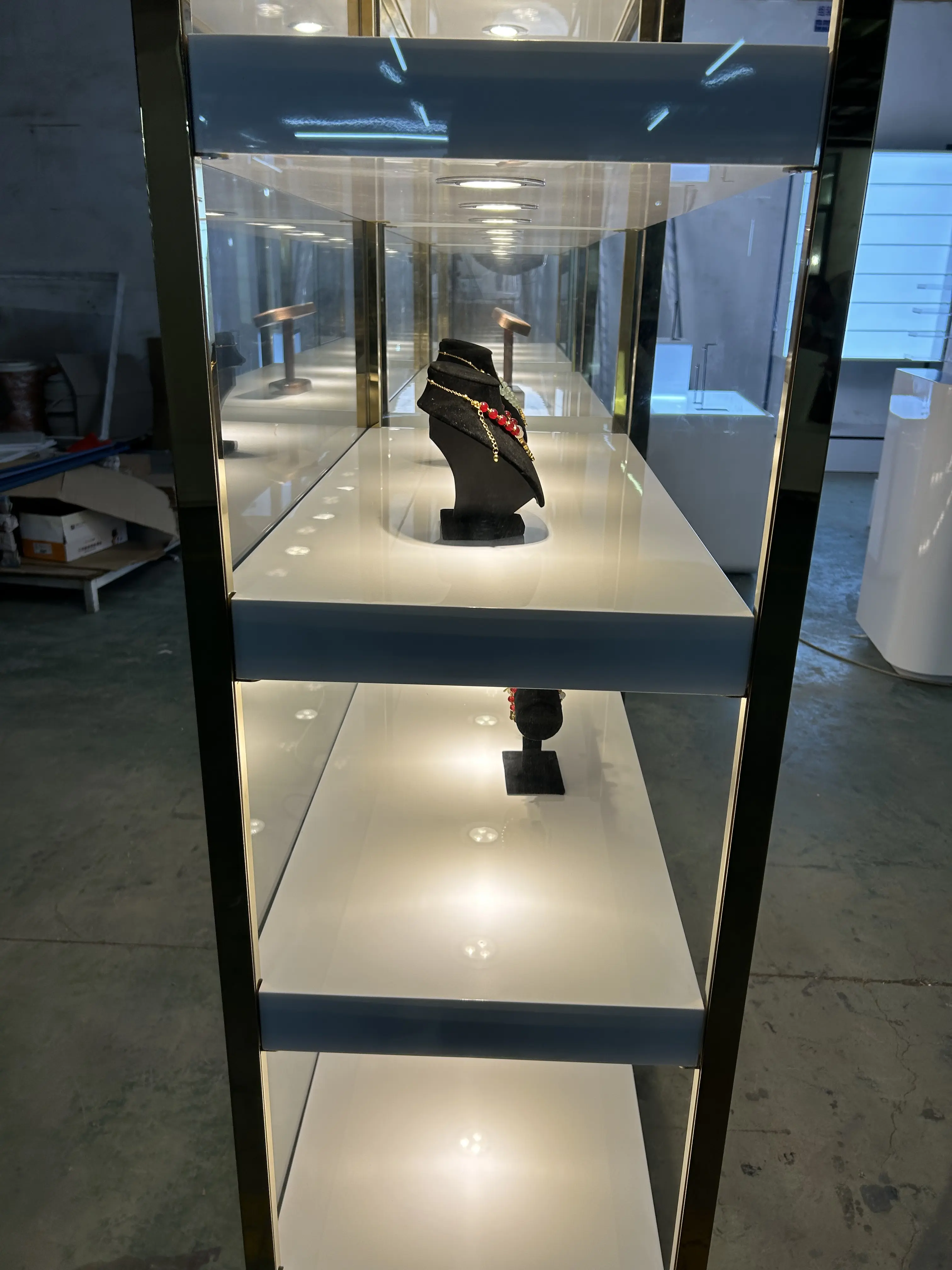 Modèle personnalisé présentoir en verre gagnant vitrine en verre pour montres bijoux armoire vitrine de présentation de bijoux