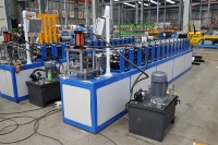 Machine automatique de formage de tubes carrés pour la fabrication de cadres de portes, machine de formage de lames de volets roulants