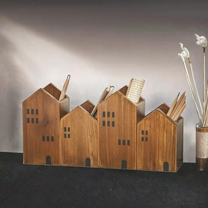 Organizador de Maquillaje y Porta Brochas de Madera Maciza con Forma de Casa y Almacenamiento para Artículos de Papelería, Caja de Escritorio Hecha a Mano para el Día del Padre - Product Image 3