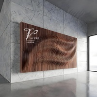 Scultura da Parete Astratta in Legno Massello di Gomma, Design Moderno Personalizzabile, Realizzata a Mano, per Uso Commerciale, Arte da Appendere, Anniversario