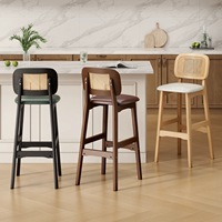 Tabouret de bar moderne en bois avec dossier haut et assise confortable pour îlot de cuisine ou bar à domicile