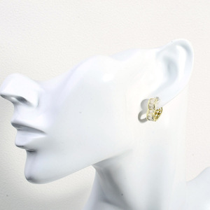 Orecchini a Cerchio Piccoli di Alta Qualità con Design a Cuore/Farfalla/Geometrico, Placcati in Oro 14K, con Zirconi Cubici, Sensazione Ghiacciata - Product Image 2