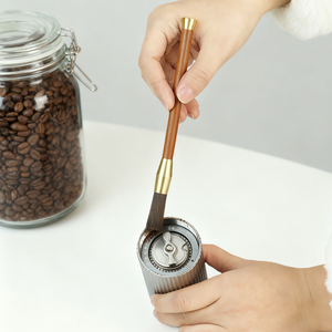 Spazzola Moderna e Resistente per la Pulizia del Macinacaffè con Manico in Legno, Senza Perdita di Setole, per Uso su Piano di Lavoro - Product Image 2
