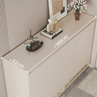 Meuble à chaussures 4 portes avec poignée dissimulée, finition crème mate, compartiment inférieur séparé pour pantoufles, meuble de rangement pour chaussures d'entrée