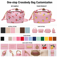 Sac mini-oreiller en PU imprimé cerises avec fermoir métallique et sangle réglable pour femmes, idéal pour les tenues quotidiennes et les soirées – Fabrication OEM