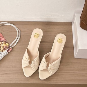 Mules à bout pointu pour femmes, sandales de soirée à enfiler avec empeigne plissée et boucle en métal, talon fin et haut - Product Image 6