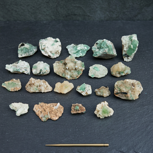 Spécimens minéraux naturels de cristal d'apophyllite et de stélbite vertes pour la décoration intérieure et les cadeaux décoratifs - Product Image 1