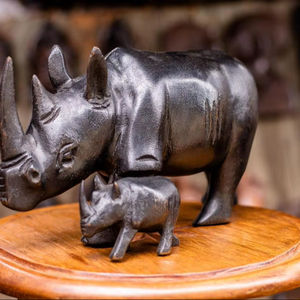 Sculptures en bois artisanales pour femmes par REN ART AFRIKAN SARL, qui emploient des femmes rurales et sont conformes aux normes ESG - Product Image 1