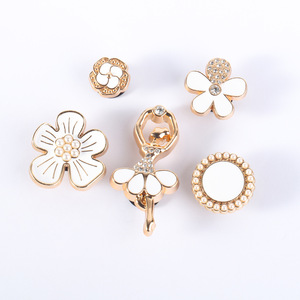 Fibbia per scarpe fai da te in lega di zinco, con fiore, diamanti intarsiati, perle e quadrifoglio, per <span class=keywords><strong>ballerine</strong></span>, zoccoli, sandali e ciabatte - Product Image 1