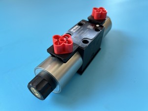 SD1VW002CNJW Solénoïde directionnel étanche IP65 à double ressort de centrage - Product Image 6