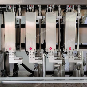 Macchina per il riempimento di liquidi personalizzata in fabbrica <span class=keywords><strong>4</strong></span> teste per il riempimento e la tappatura della macchina per il riempimento di sapone liquido - Product Image 5