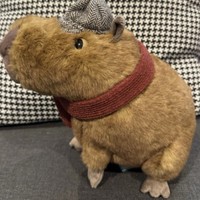 Jelilycatss Lindo Peluche de Capibara Detective, Juguete de Peluche Suave, Edición Limitada de Navidad, Regalo Perfecto para Niños