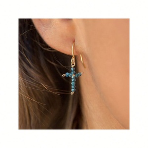 Boucles d'oreilles pendantes en perles turquoise, plaquées or 18 carats, pour un usage quotidien estival, design unique, bijoux faits à la main, cadeau pour femmes - Product Image 3