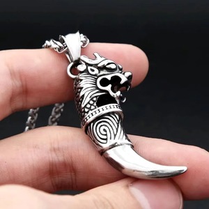 Yunnique – collier avec pendentif en forme de dent de loup Viking, Vintage, en acier inoxydable, tête d'animal, bijoux à la mode pour hommes, cadeau, chaîne de 60cm - Product Image 2