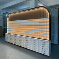 Vitrine de présentation pour salon de manucure, armoire, étagère, comptoir, solution de magasinage complète, design de boutiques