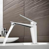 Robinet de bidet de salle de bain chromé carré corps en laiton à poignée unique avec noyau de valve en céramique robinet de bassin commercial fabriqué en Chine