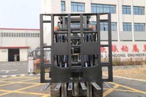 Accessoire hydraulique de déplacement rapide pour chariot élévateur, pousseur rapide pour le stockage des produits ensachés dans les industries chimique et alimentaire - Product Image 2