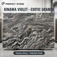 Dalle de marbre violet Kinawa PerfectStone à veines ondulées spectaculaires pour la décoration des sols et des murs extérieurs de villas