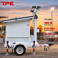 Tour d'éclairage solaire à panneaux LED 2*150W 880W avec batterie LFP 7,68 kWh pour l'éclairage des chantiers routiers