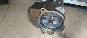 Pompe HQ GP-Huile moteur pour chargeuse sur pneus 1069872 784C-Traitement de précision - Product Image 2