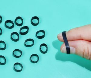 100 pcs nhỏ màu đen Silicone ban nhạc cao su 0.5 inch Heavy Duty Non-Slip ban nhạc đàn hồi cho quản lý cáp - Product Image 1