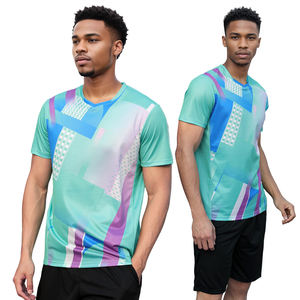 Camiseta ligera para correr con protección UV para hombre para un rendimiento atlético con tecnología de absorción de humedad - Product Image 1