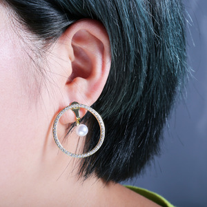 Orecchini a Perno con Pendente Geometrico Circolare in Stile Giapponese e Coreano, Effetto Perla, Gioielli Chic per Donne, Ideali per Feste e Regali - Product Image 1