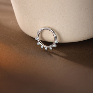 Piercing de nez ou d'oreille en argent sterling 925, motif fleur classique, avec moissanite, cadeau de mariage tendance - Product Image 3