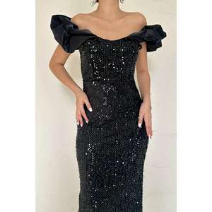 Robe de soirée élégante noire à sequins, coupe fourreau, épaules dénudées, manches bouffantes, dos nu, taille naturelle - Product Image 2