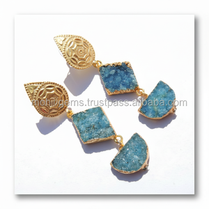 ต่างหูหมวกสีทองทำด้วยมือรูปตัวดีปราศจากนิกเกิล E-PLATING ทำจากอัลลอยด์สำหรับงานแต่งงานงานเลี้ยงครบรอบวันแต่งงานของผู้หญิง - Product Image 1