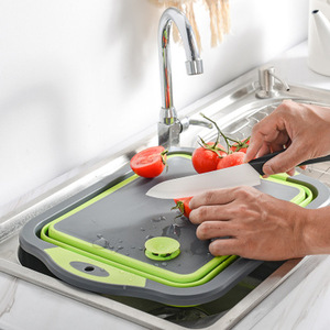 Tabla de cortar de silicona ecológica plegable con cesta para lavar frutas, tapón de drenaje y cortador de repostería - Product Image 4