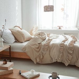 Housses <span class=keywords><strong>de</strong></span> <span class=keywords><strong>couette</strong></span> <span class=keywords><strong>de</strong></span> luxe et taies d'oreiller Ensemble <span class=keywords><strong>de</strong></span> <span class=keywords><strong>housse</strong></span> <span class=keywords><strong>de</strong></span> <span class=keywords><strong>couette</strong></span> <span class=keywords><strong>de</strong></span> designer <span class=keywords><strong>Housse</strong></span> <span class=keywords><strong>de</strong></span> <span class=keywords><strong>couette</strong></span> <span class=keywords><strong>de</strong></span> luxe Oeko-tex Nouvelle <span class=keywords><strong>marque</strong></span> <span class=keywords><strong>de</strong></span> créateur avec des volants - Product Image 4