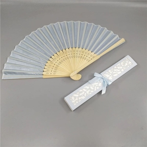 Éventails <span class=keywords><strong>de</strong></span> <span class=keywords><strong>mariage</strong></span> élégants pour la mariée, design ajouré, éventail pliant avec options <span class=keywords><strong>de</strong></span> boîte <span class=keywords><strong>de</strong></span> rangement, pour cadeau <span class=keywords><strong>de</strong></span> fête nuptiale ou souvenir pour les invités - Product Image 3