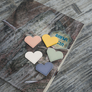 Cute Heart Shape Stock Leather Page Corner Bookmarks Promotional Reading Accessories with Corner Leather Bookmark