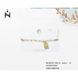 Bracciale a V in Acciaio Inossidabile con Catena Dorata e Ciondolo, Bracciale da Donna alla Moda - Product Image 1