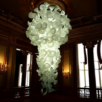 Nouvelle Arrivée Lustre en Verre Blanc Style Chihuly Art Murano Hauteur Réglable Décoration Suspendue pour Plafond Haut Verre Soufflé à la Main Coloré
