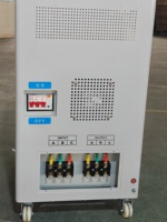Stabilisateur de tension intelligent monophasé SVC 80 KVA personnalisé, bobine entièrement en cuivre pour l'alimentation électrique des grandes usines