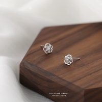 E2830 - Boucles d'oreilles en argent sterling S999 style forêt, petites, élégantes et simples, avec zircon en forme de fleur, pour femme, luxe léger