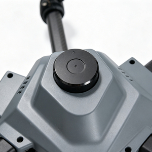 Drone de nettoyage RTK professionnel avec système d'alimentation filaire pour le nettoyage de fenêtres et le lavage de bâtiments de grande hauteur - Product Image 4