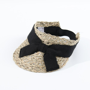 Visiera Parasole in Paglia Naturale Intrecciata con Parte Superiore Aperta per Donne, Visiera Larga Curva con Fiocco in Lino Nero - Product Image 2