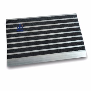 <span class=keywords><strong>Bande</strong></span> de nez d'<span class=keywords><strong>escalier</strong></span> <span class=keywords><strong>antidérapante</strong></span> avec alliage d'aluminium durable et plusieurs options de finition pour une sécurité accrue - Product Image 3