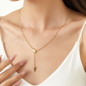 Collier de créateur en forme de serpent en acier inoxydable 316L plaqué or 18 carats, résistant à l'eau et inaltérable, avec logo personnalisé pour femme - Product Image 1