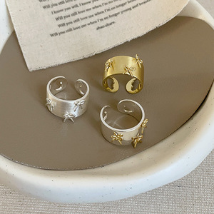 Bague ouverte simple et haut de gamme en métal brossé pour femme, bague exquise et polyvalente - Product Image 2