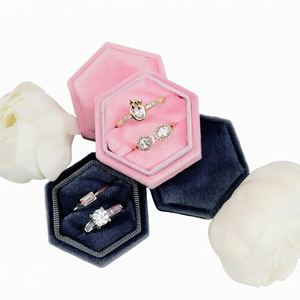 Boîte à bijoux de luxe moderne en flanelle douce, hexagonale, pour fiançailles, mariage, Noël, en velours noir et rose, pour collier et bague, étui cadeau - Product Image 1