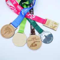 Médailles en bois personnalisées et économiques pour la danse, la gymnastique, le volley-ball, le cricket, la natation et les courses sportives, avec ruban, format carré, souvenirs